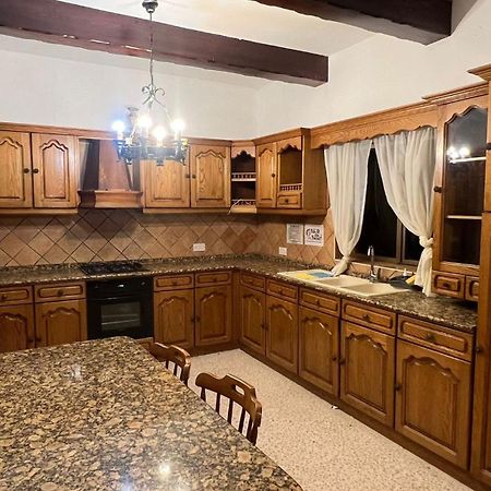 Private Room San Gwann Екстер'єр фото